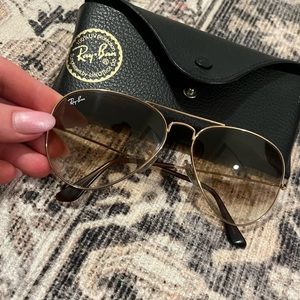 Like new Ray-Ban Aviators in gold.